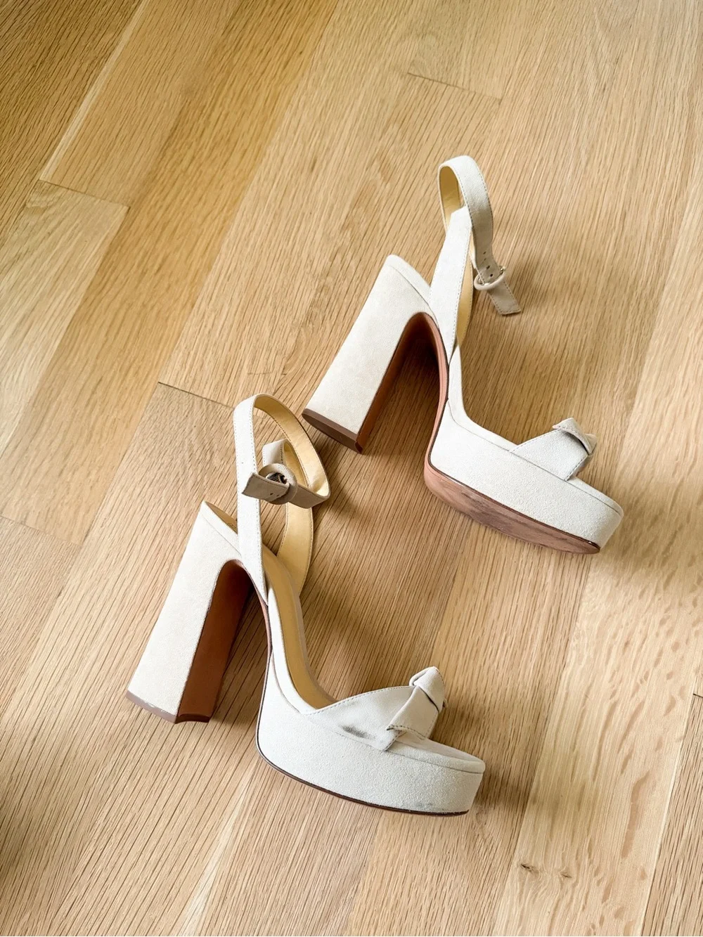 Alexandre Birman elegant cream
